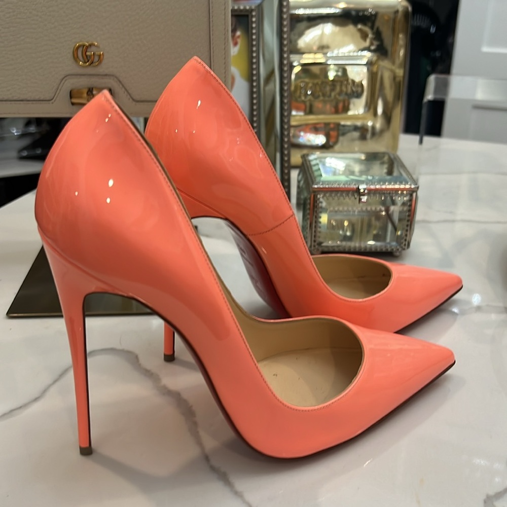 - Worn once! So Kate’s in a beautiful coral - Picture 2 of 8